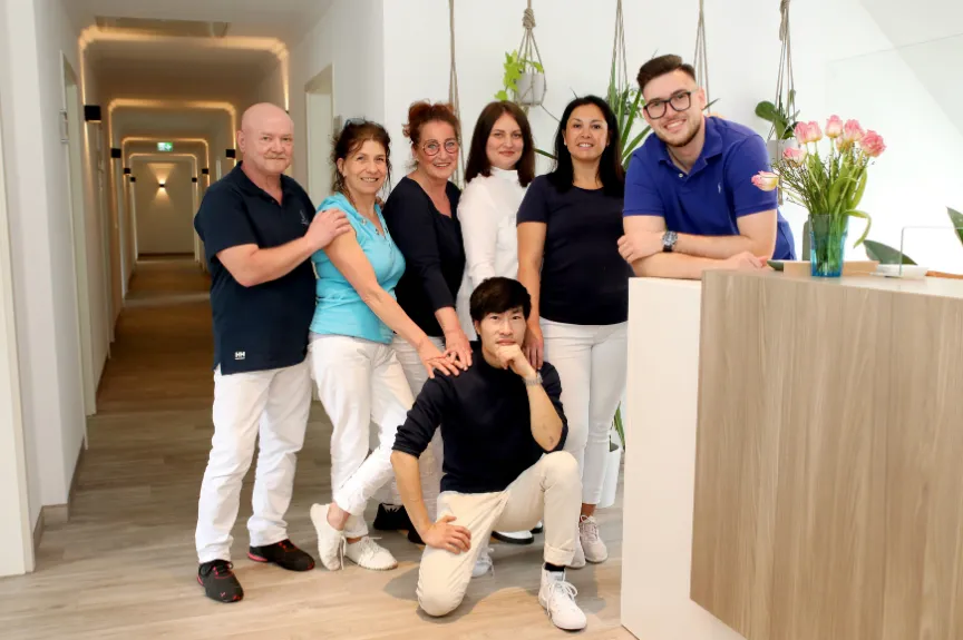 Das Team der Physiotherapie Flora am Empfang